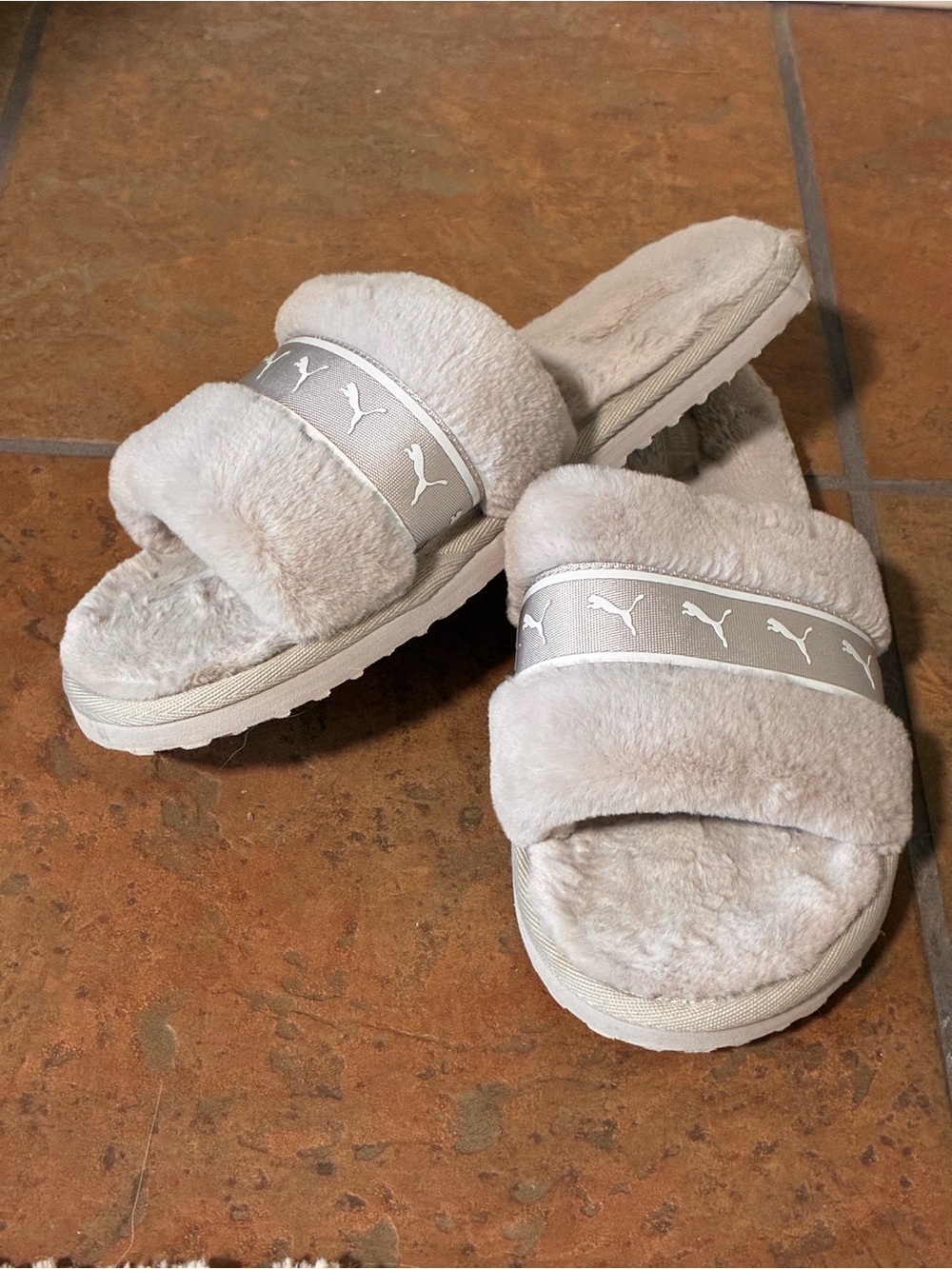 Puma Faux Fur Slide Slippers Gray Women’s Size 8 Cozy House Shoes